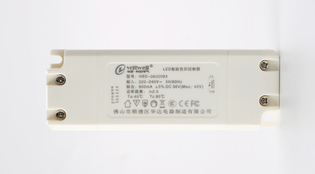華輝照明LED辦公吊線燈,led面板燈,直發光面板燈，側發光面板燈,面板燈廠家擁有專業生產團隊，從面板燈零配件到電源都自己生產，保證每個環節的品質。